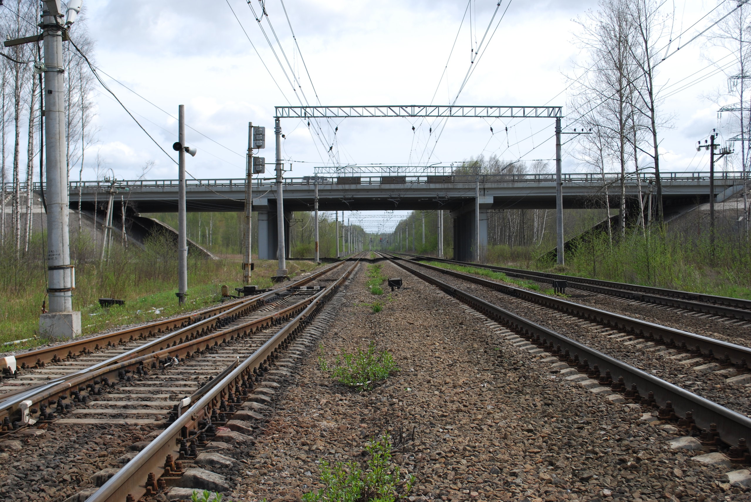 над ж. над ж. временный переходной мост для зрителей. виадук биробиджан. шумозащитные экраны на железнодорожных путепроводах.