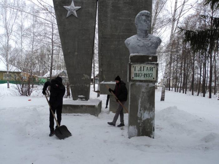 Д г ай. Памятник Гая Сенгилей. Памятник гаю Сенгилей. Ульяновск памятник Гай. Памятник в Сенгилее Гай Гай Дмитриевич.