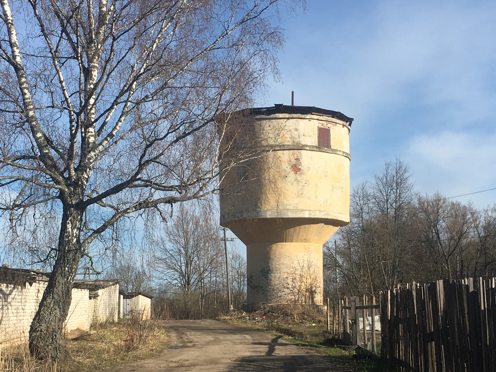 Старинные водонапорные башни фото