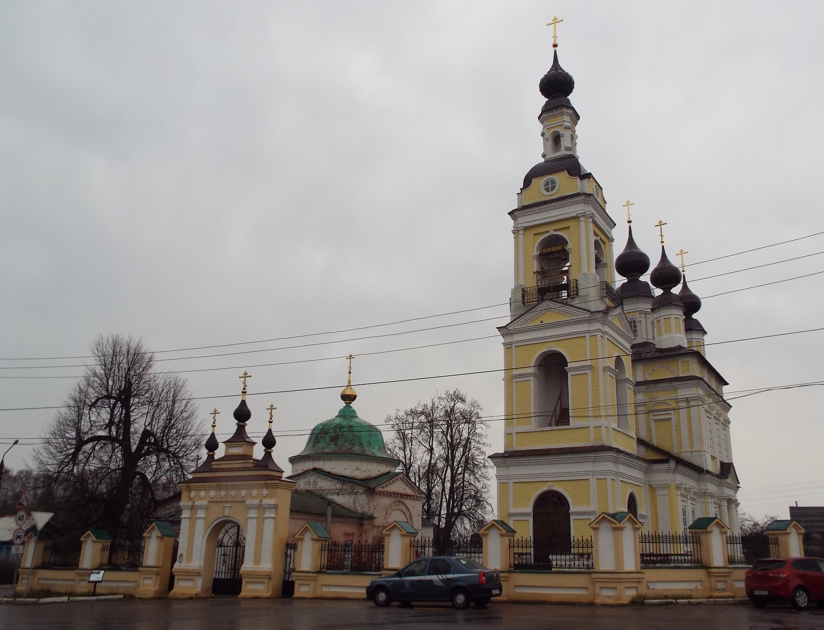 Троицкая и Введенская церкви в Плесе