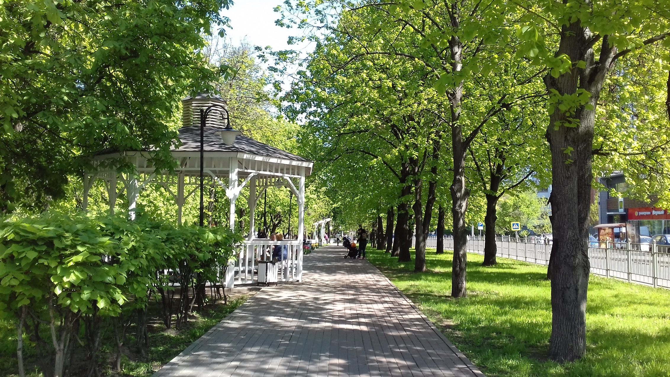 Чонгарский бульвар. Чонгарский бульвар Москва. Парк Чонгарский бульвар Москва. Сквер на Чонгарском бульваре. Гончарский бульвар Москва.