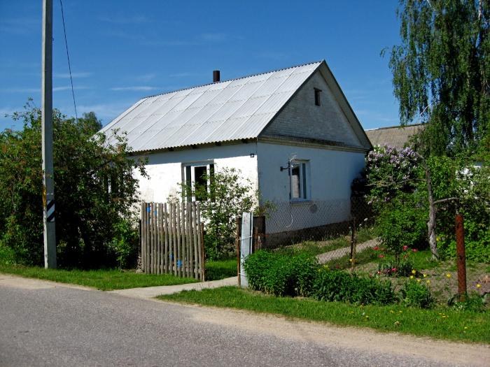 Дом в деревне гродненской. Комотово Гродненская область. Каменная русота Гродненский район. Деревня Дайлидки Гродненского района. Село Людвиновка Киевская область.