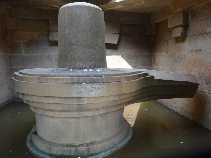 Badivi Linga Temple - Hampi