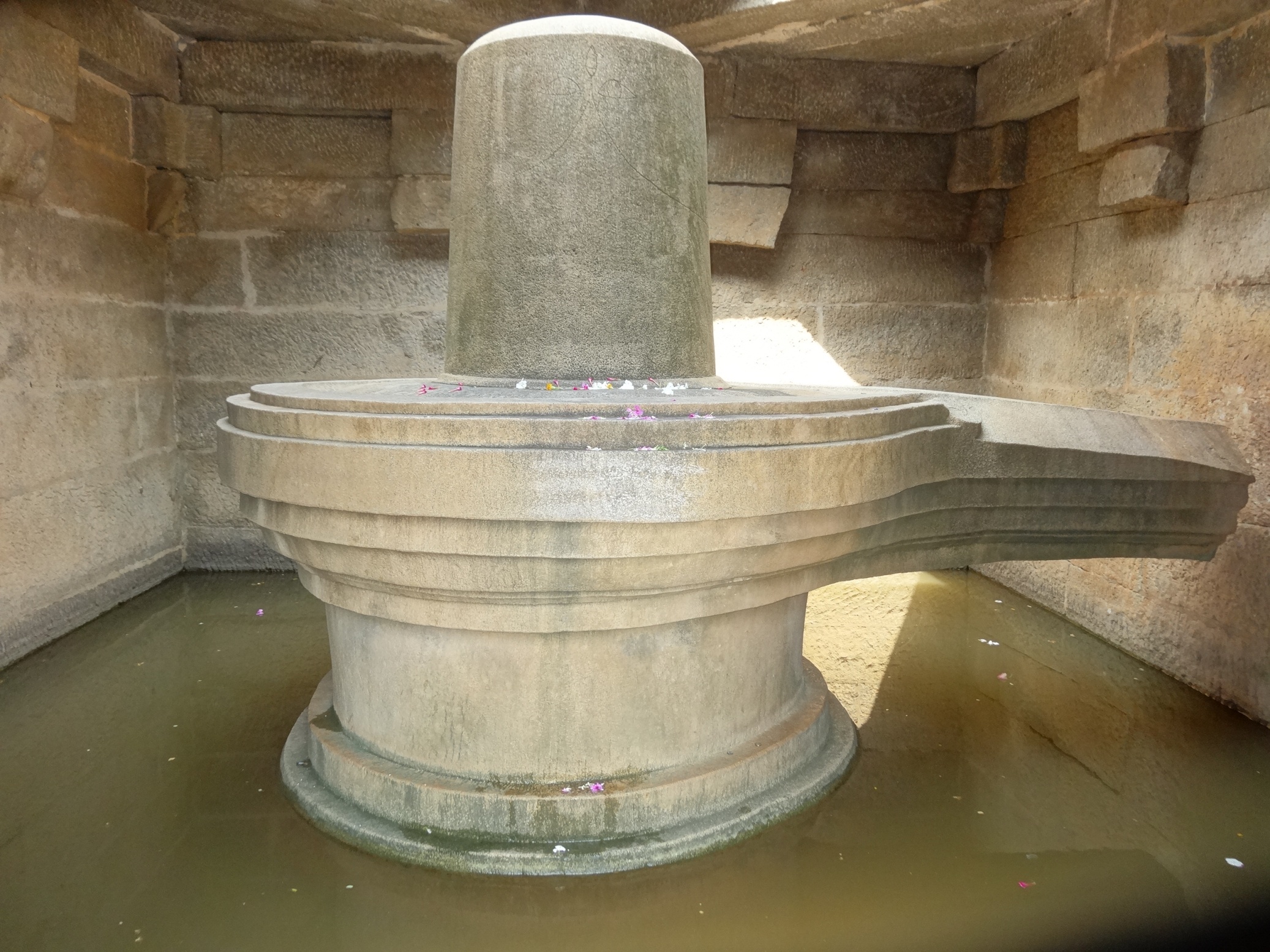 Badivi Linga Temple - Hampi