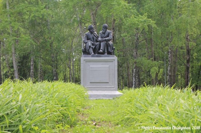 Памятники октябрьский