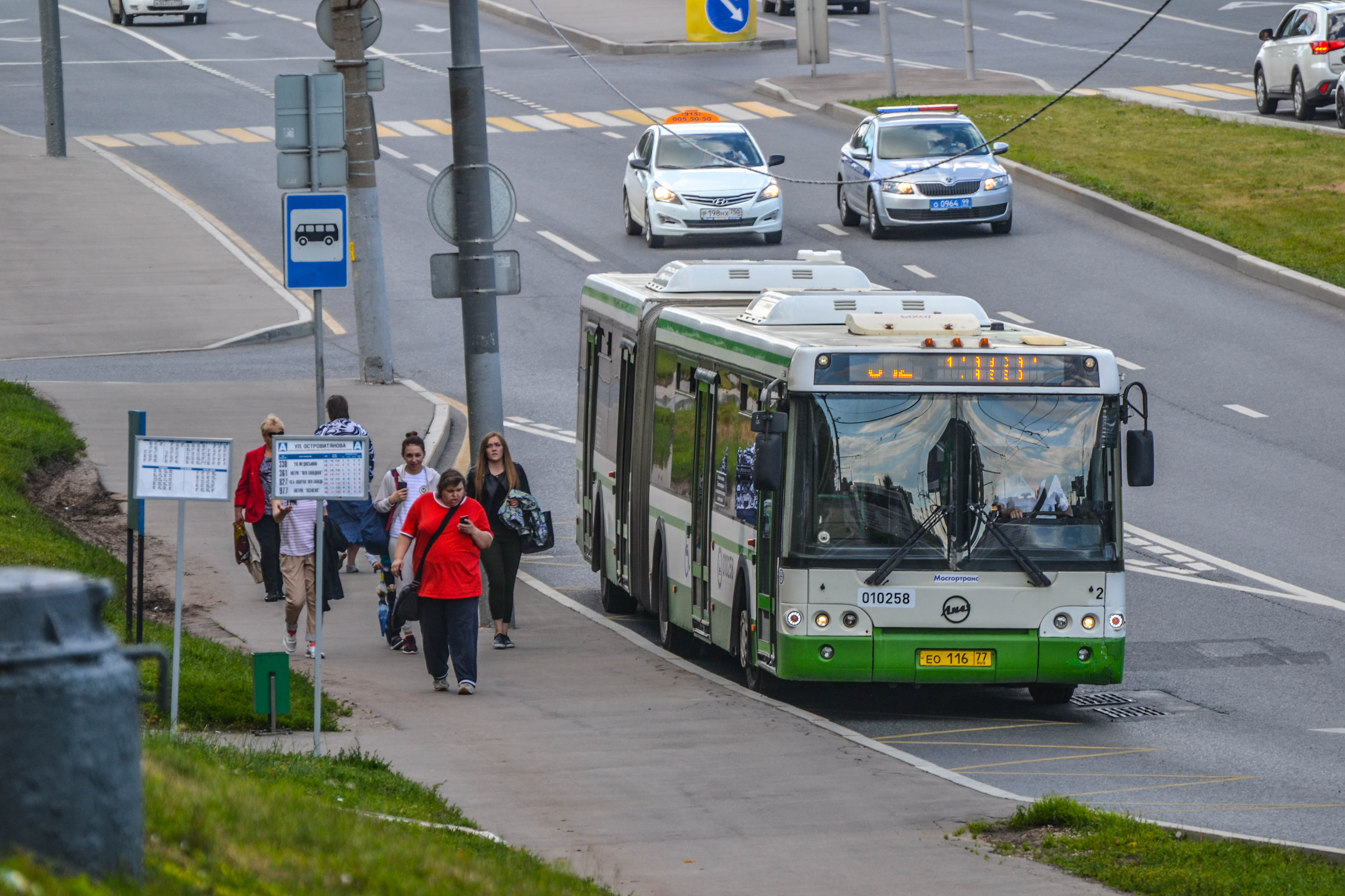 Улица конечная. Автобус 814 Москва. Конечная автобуса. Конечная автобусная остановка. Автобусный парк теплый стан.