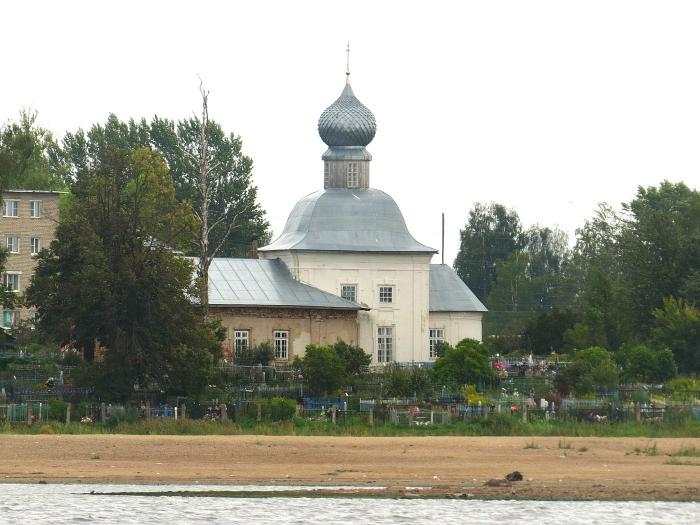 Каменники. Каменники Церковь Рыбинск. Каменники Ивановская область храм. Церковь Троицы Живоначальной в Каменниках. Посёлок Каменники Рыбинск.