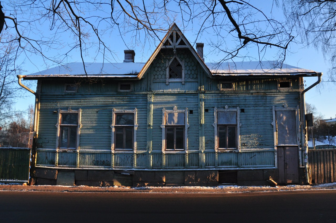 Дерево выборг. Бульвар Кутузова Выборг. Выборг снесли. Выборг деревянные дома. Выборг старый дом.