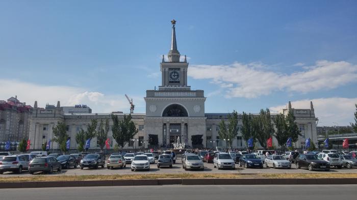 Волгоград 1 петропавловск. Ж/Д вокзал Волгоград 1. Здание ж.д. вокзала Волгоград-1. Волгоград здание вокзала шпиль. Вокзал 1 Волгоград памятник.