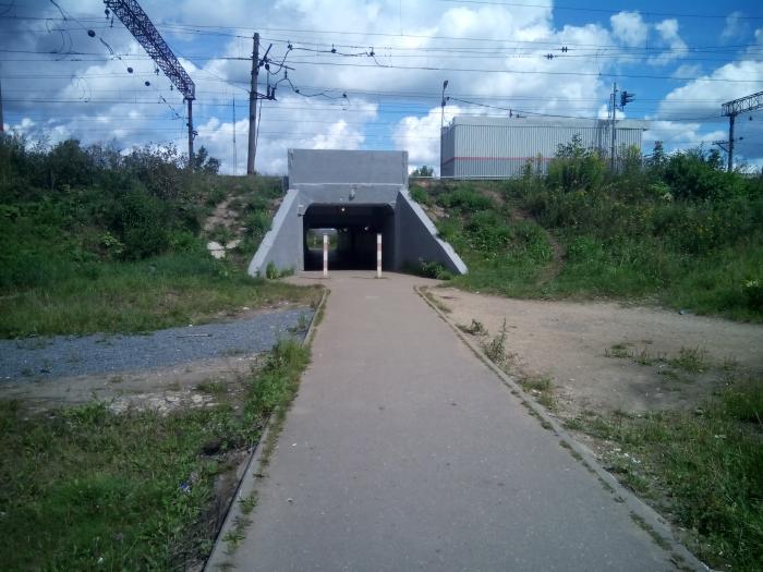 Переход под. Пешеходный тоннель под железной дорогой. Пешеходный тоннель под железнодорожными путями. Пешеходный тоннель под дорогой. Переход под железной дорогой.