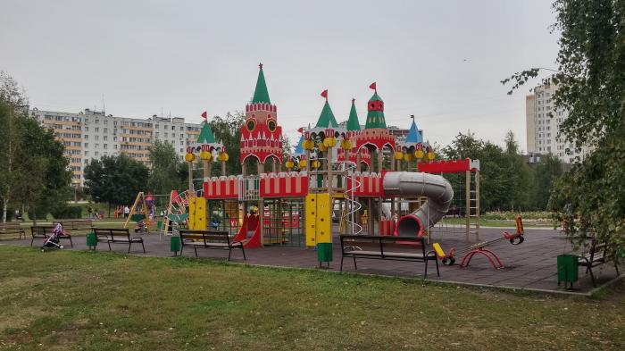 Включи городок. Городок город Волхов детская площадка. Детский городок Москва Варшавское шоссе. Детская площадка пос Развилка. Солнечная Долина Самара детские площадки.