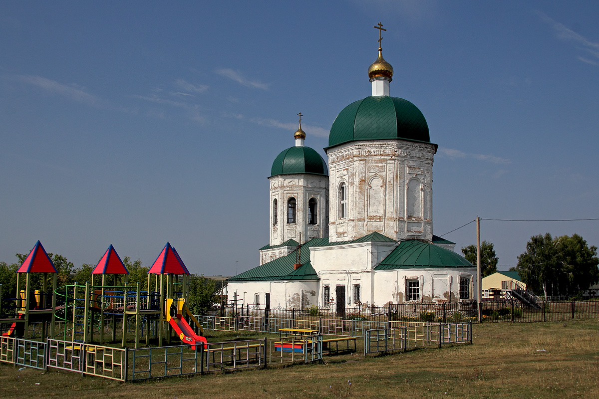 Татарстан альметьевская. Село Новотроицкое Альметьевский район. Село Новотроицкое Альметьевский район Татарстан. Церковь село Новотроицкое Татарстан. Троицкий храм села Новотроицкое Альметьевского района.