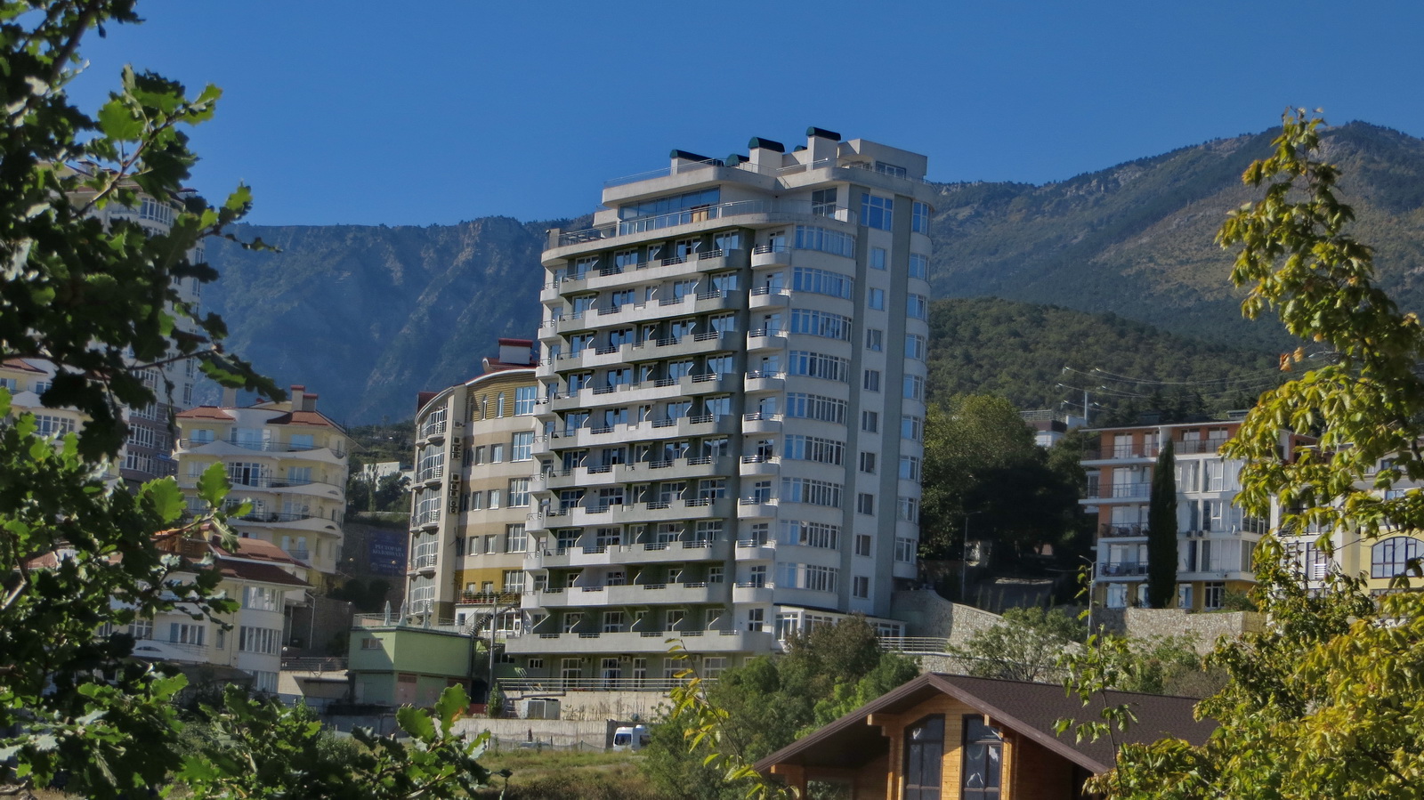 ялта войкова 13. скай плаза ялта. ялта 2022. ялта 2. таврическая 2 ялта.