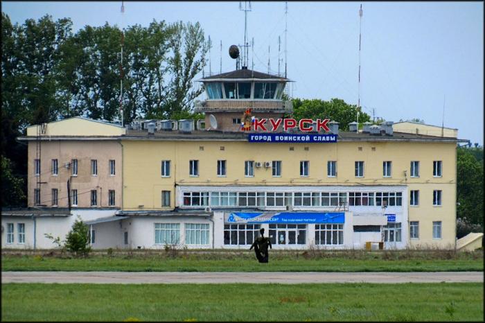 Аэропорт курск. Курск-Восточный. Здание аэропорта Курск. Аэропорт Курск фото. Курск аэропорт ВК.