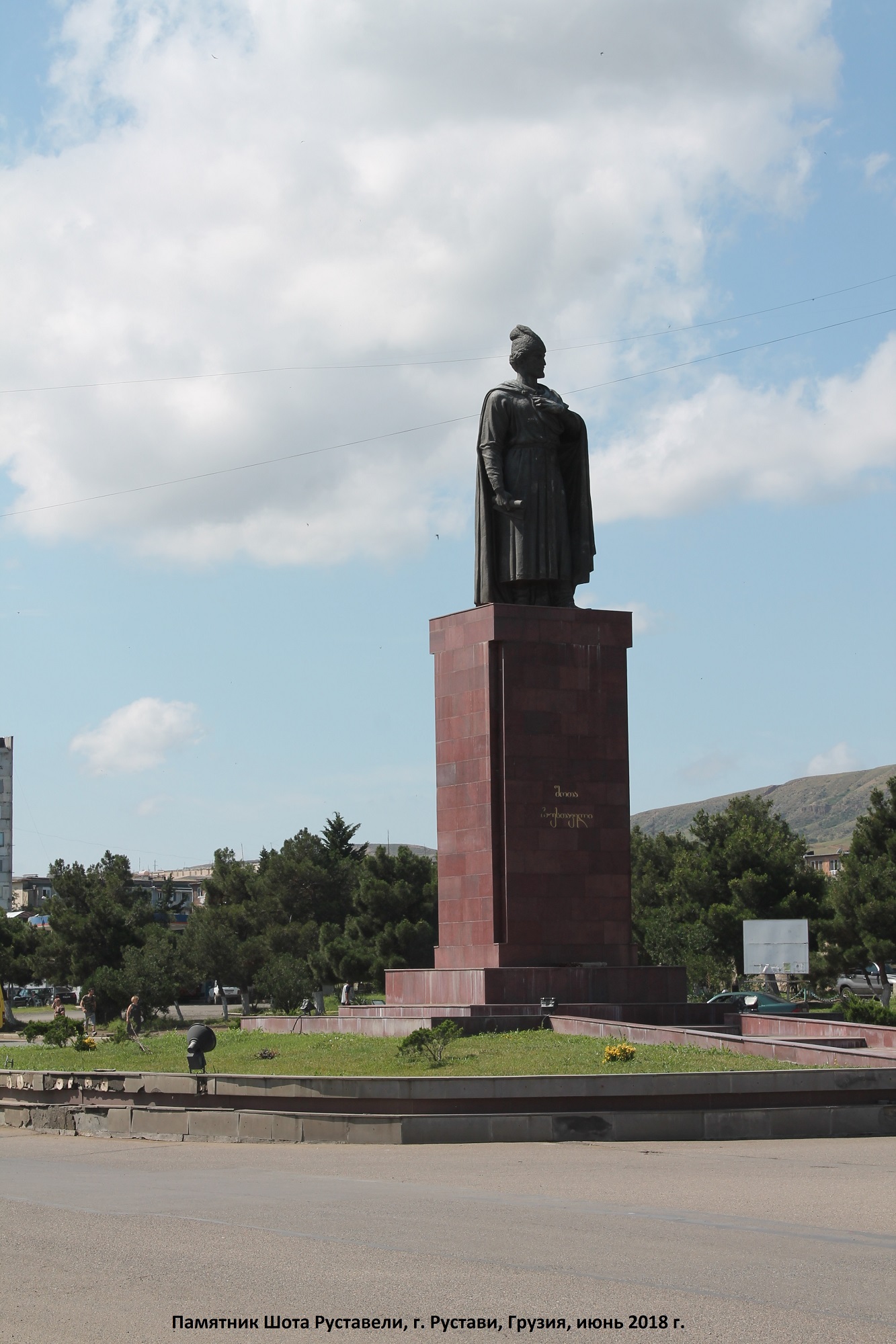 Monument Shota Rustaveli - Rustavi
