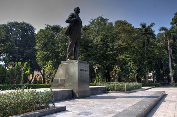 Statue of Lenin - Hanoi