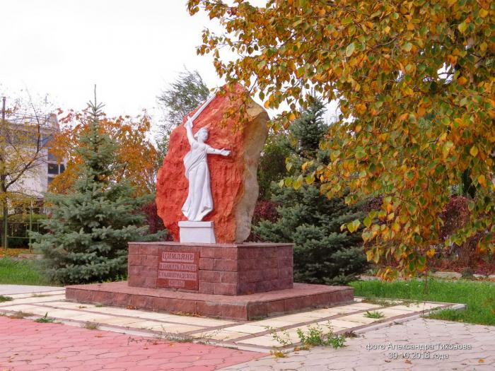 Цимлянский парк. Обелиск Цимлянск. Цимлянск Ростовская область. Памятник на боевой славы Цимлянск. Сквер Сталинградский Цимлянск.