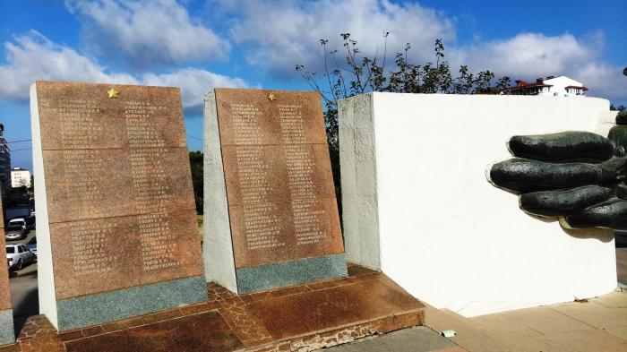 доска севастополь. городская доска почета севастополь. доска севастополь. доска почета севастополь. севастополь площадь суворова доска почета.
