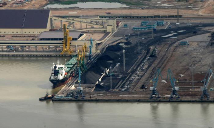 упк усть луга. упк порт усть луга. упк усть луга. перегрузочная техника порт усть луга. универсальный перегрузочный комплекс усть-луга.