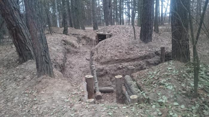 Блиндаж какой. Протвино окопы. Памятник в Протвино окоп. Блиндажи устраивают. Блиндажи в Тульской области.