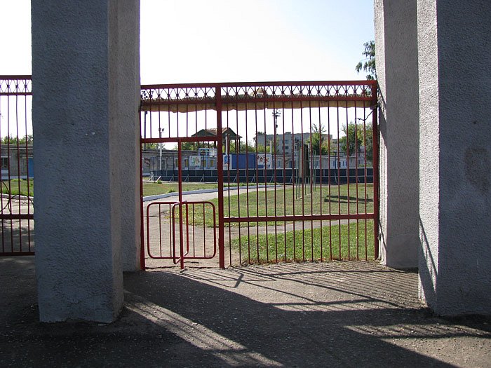 Ворота стадиона. Ртищевский стадион Локомотив. Стадион Ртищево. Входные ворота на стадион. Ворота на стадионе.