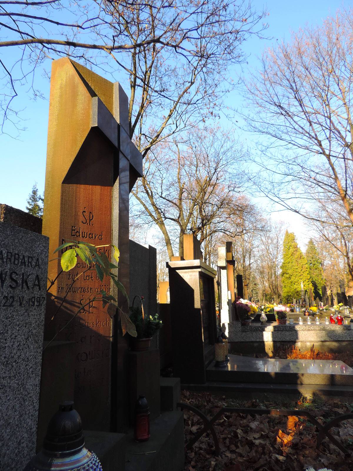 Dzikowski Signs The grave of Edward Dzikowski - Warsaw
