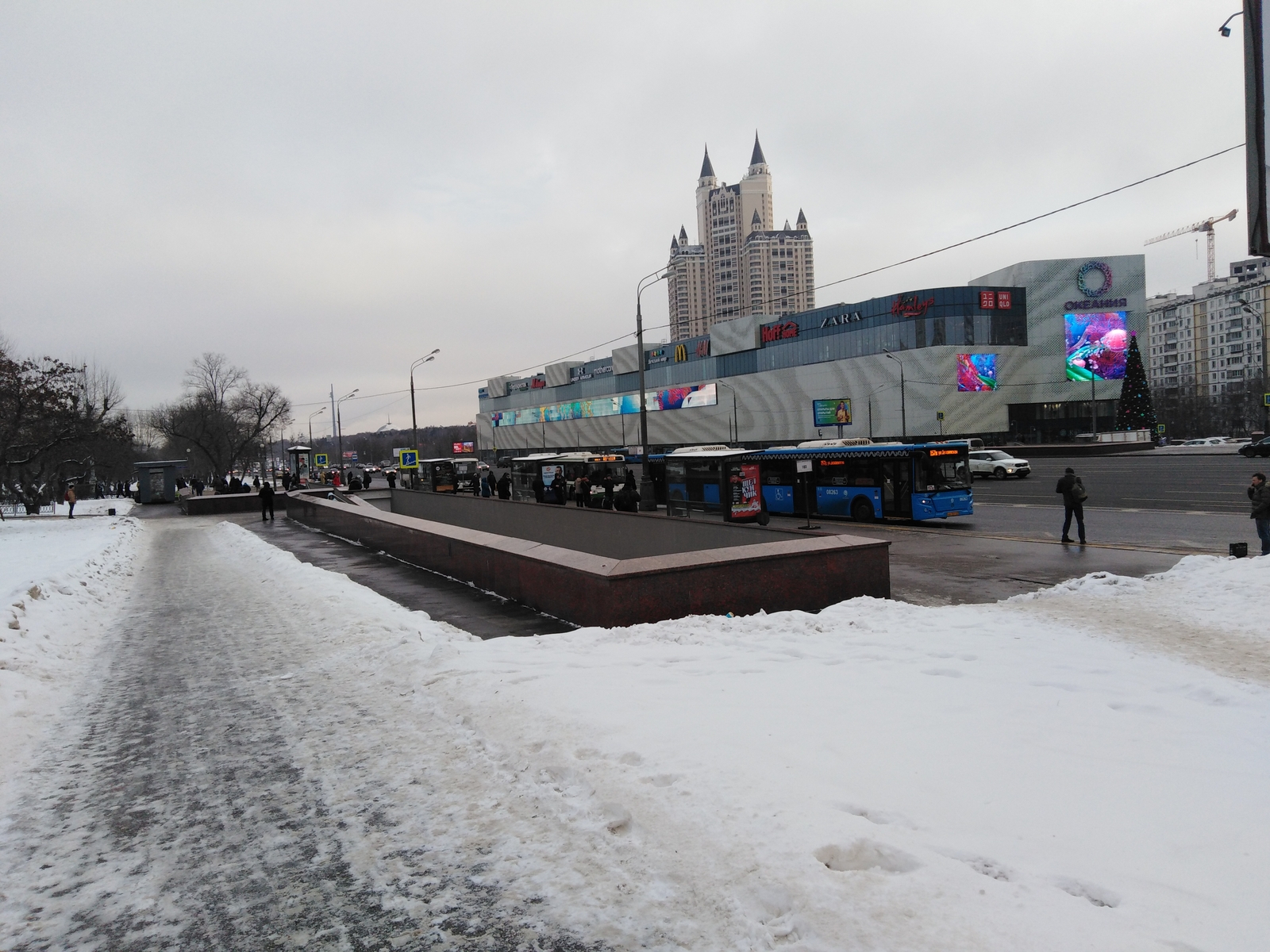 славянский бульвар метро