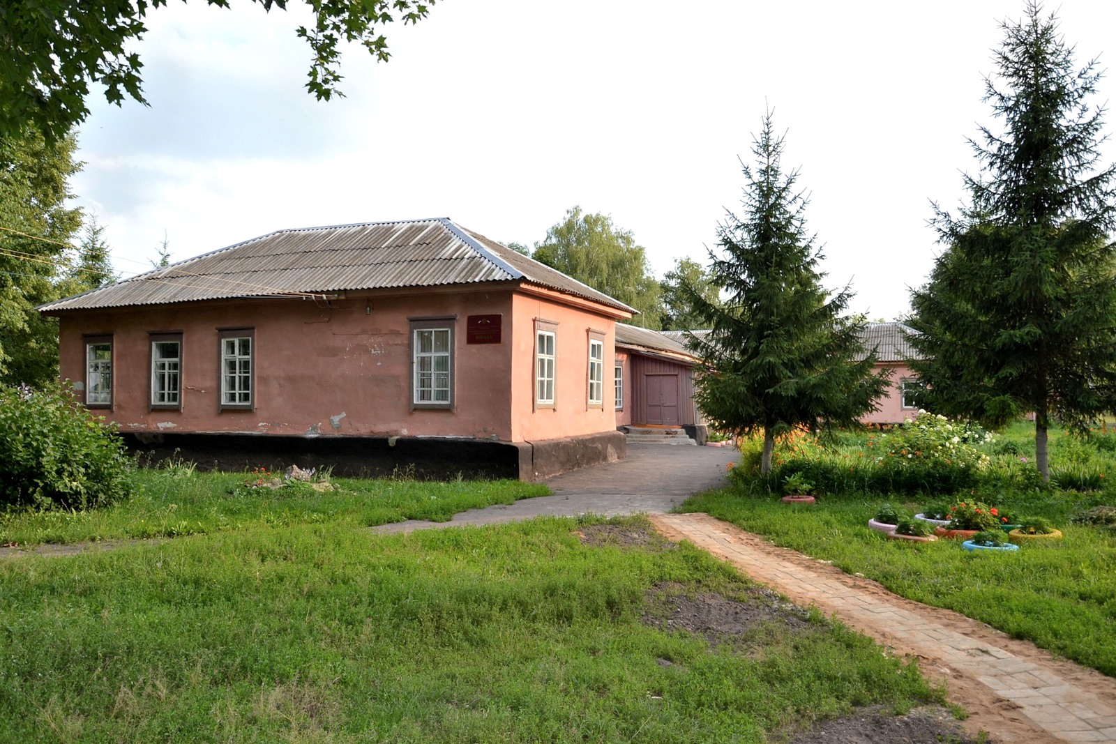 Погода село троицкое. Троицкая школа Верховский район Орловская область. Село Троицкое Орловская область. Верховский район Троицкое. Троицкая СОШ Орловского района.