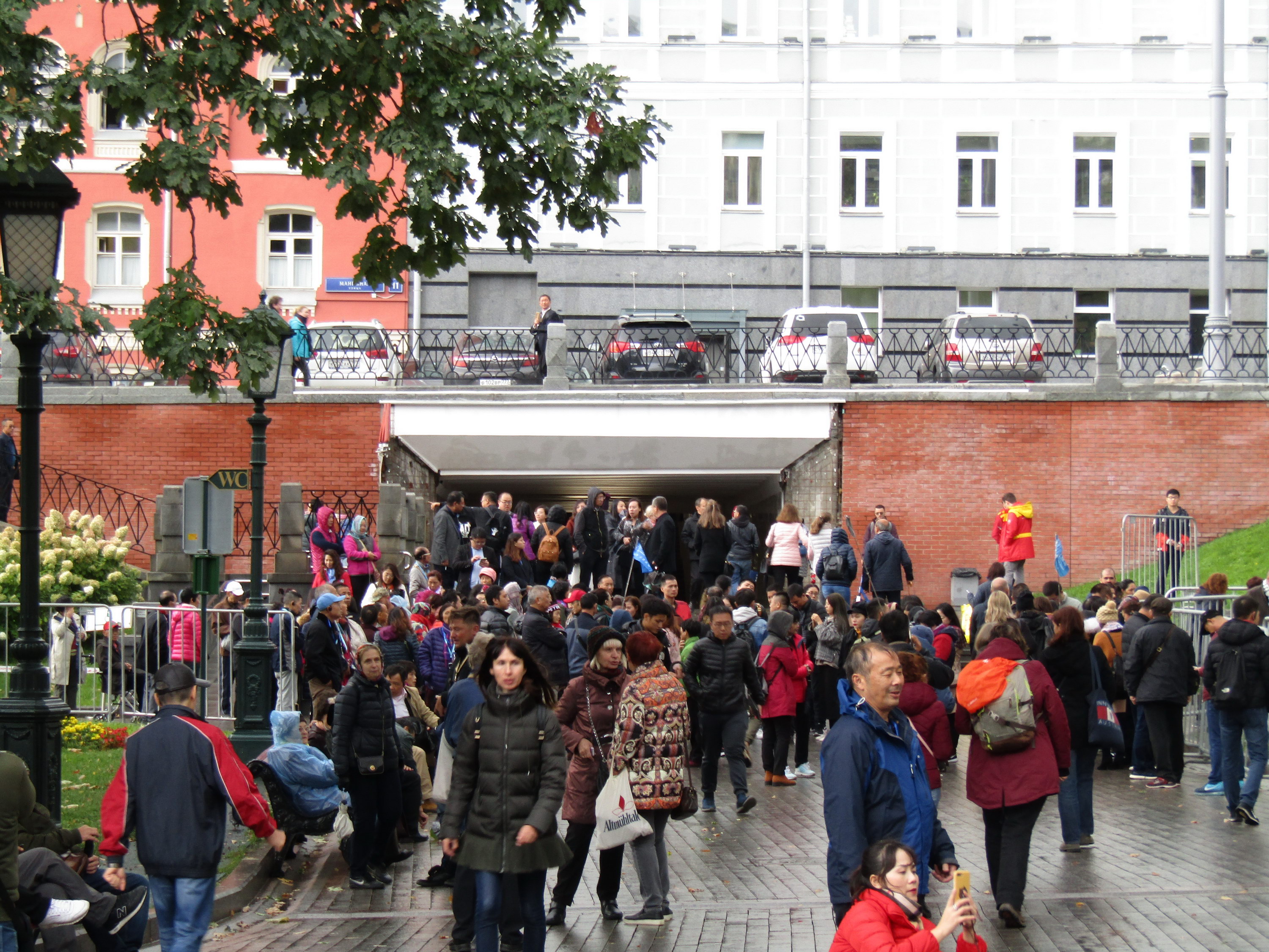 Фото александровский сад метро