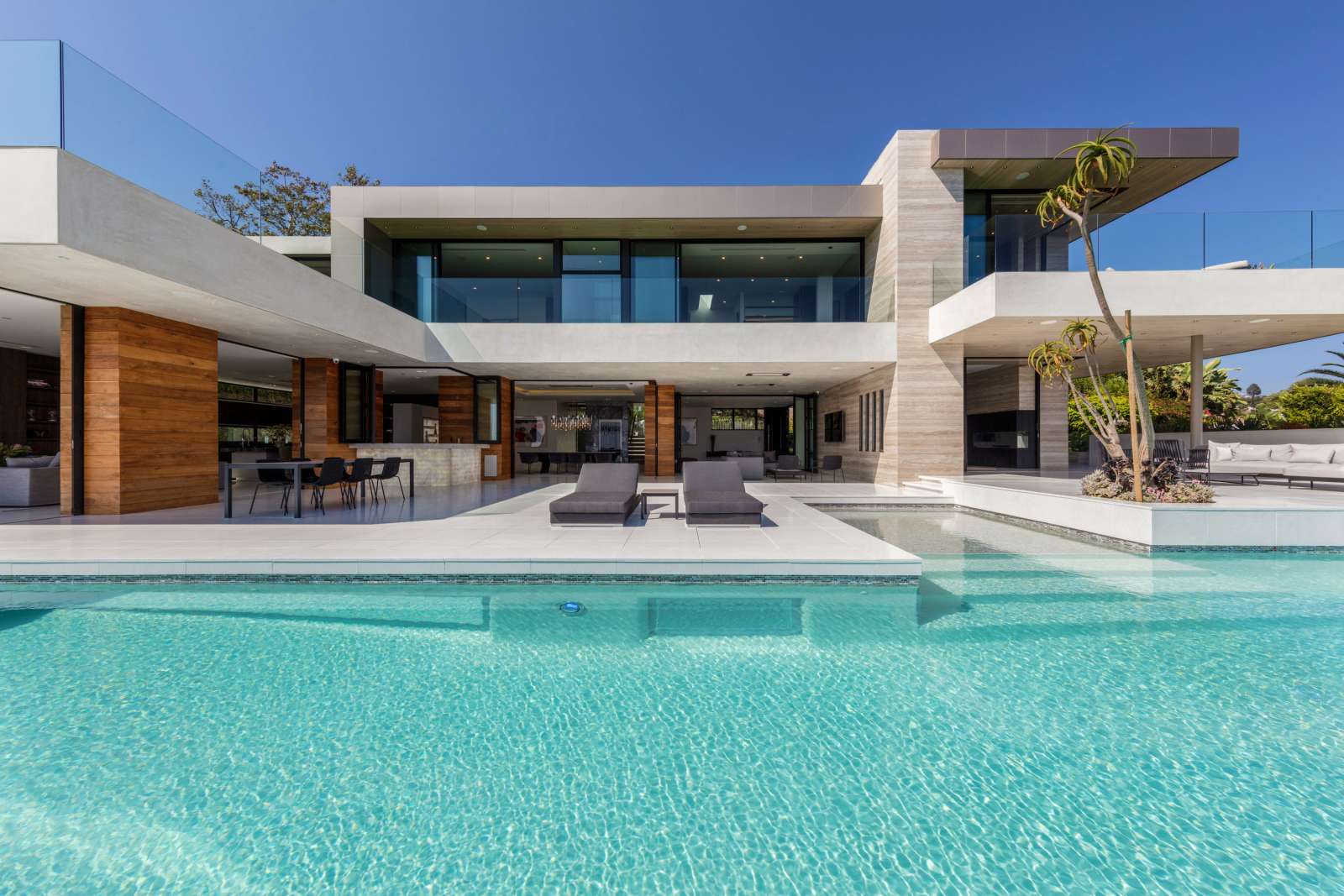 1251 Shadow Hill Way - Los Angeles, California