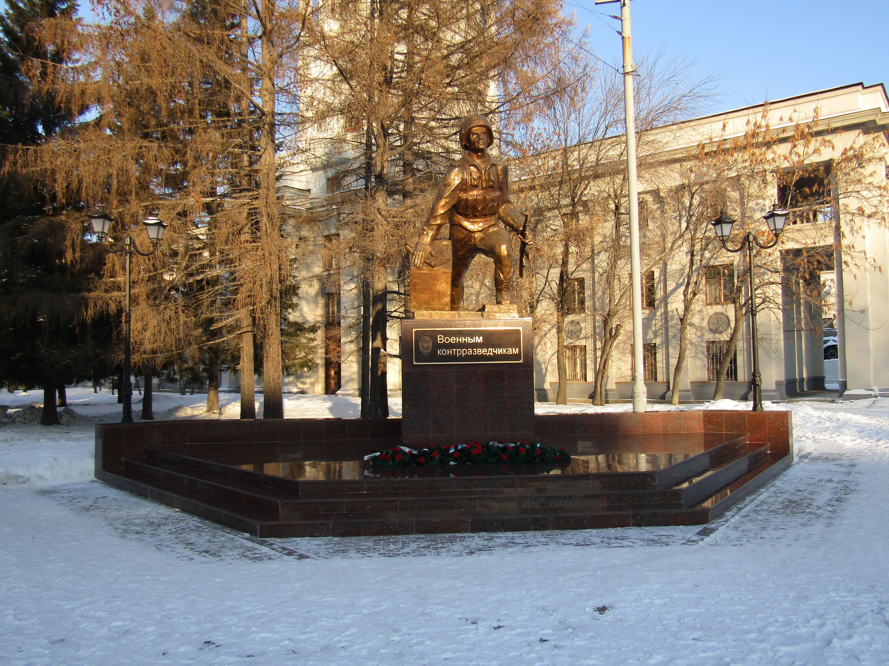 Обелиски екатеринбург. Памятник военным контрразведчикам в Екатеринбурге. Памятник военным контрразведчикам в Москве. Памятник контрразведчикам у ОДО В Екатеринбурге.