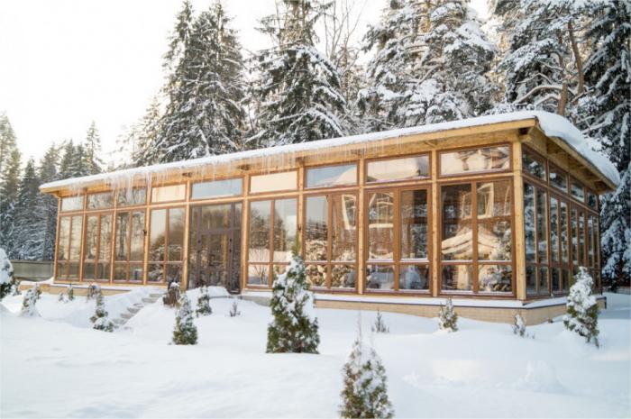 Pine river калужская область. глэмпинг сила ветра санаторная ул. отели подмосковья с панорамными окнами в лесу. дубльдом овчинников иван. алтика эко отель.