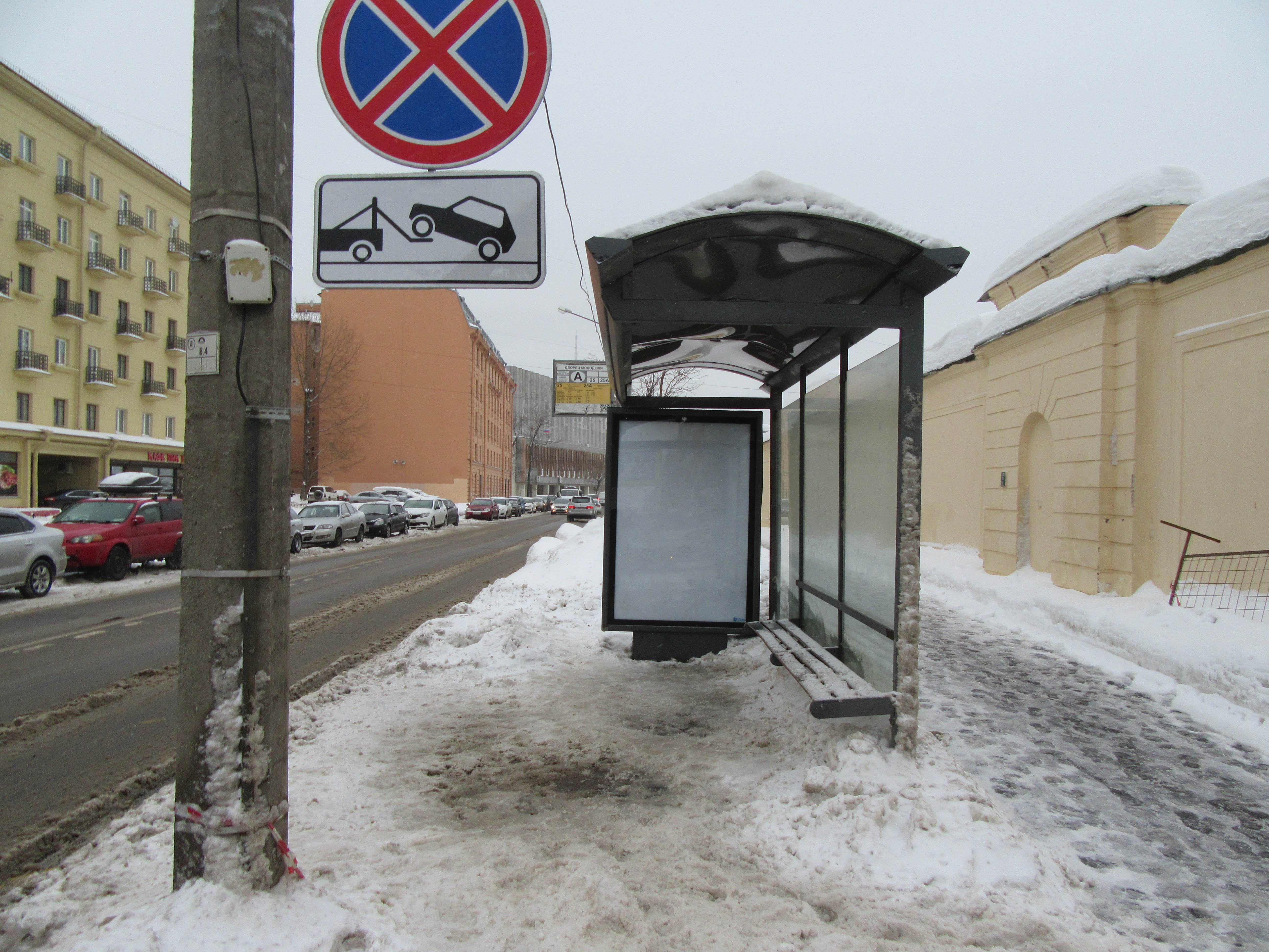 Остановки спб. Автобусная остановка СПБ. Остановка дворец молодежи. Остановкадворец молодёжи. Дворец молодежи Ярославль остановка.