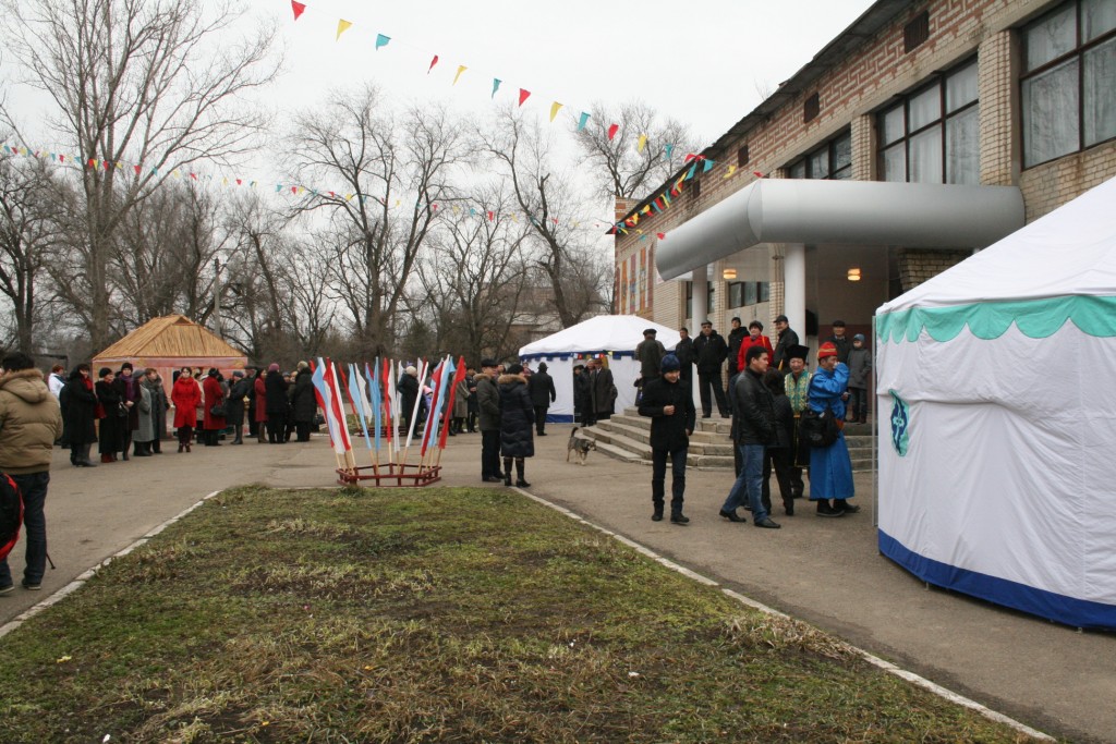 Погода городовиковск веселое. Городовиковский районный дом культуры. Городовиковск. Городовиковск школа. Городовиковск комсомолец ДК.