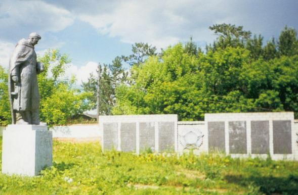 Рп5 гаютино ярославская область. Гаютино Пошехонский. Мемориальный комплекс ВОВ Шексна. Памятник Гаютино. Гаютино фото.