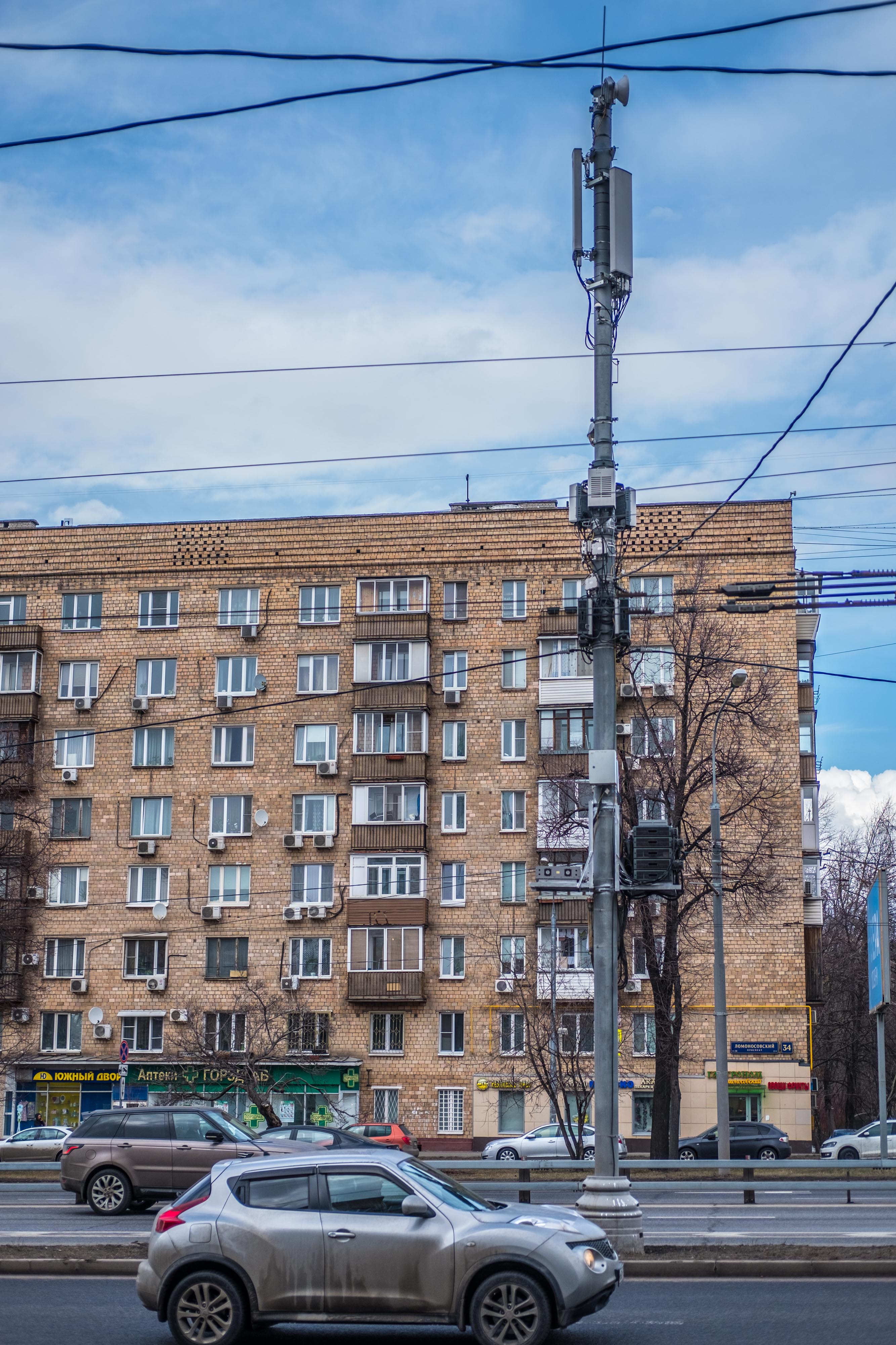 Опора двойного назначения. Опора двойного назначения Москва. Опора двойного назначения вышки сотовой. Столб сотовой связи. Опора базовой станции сотовой.