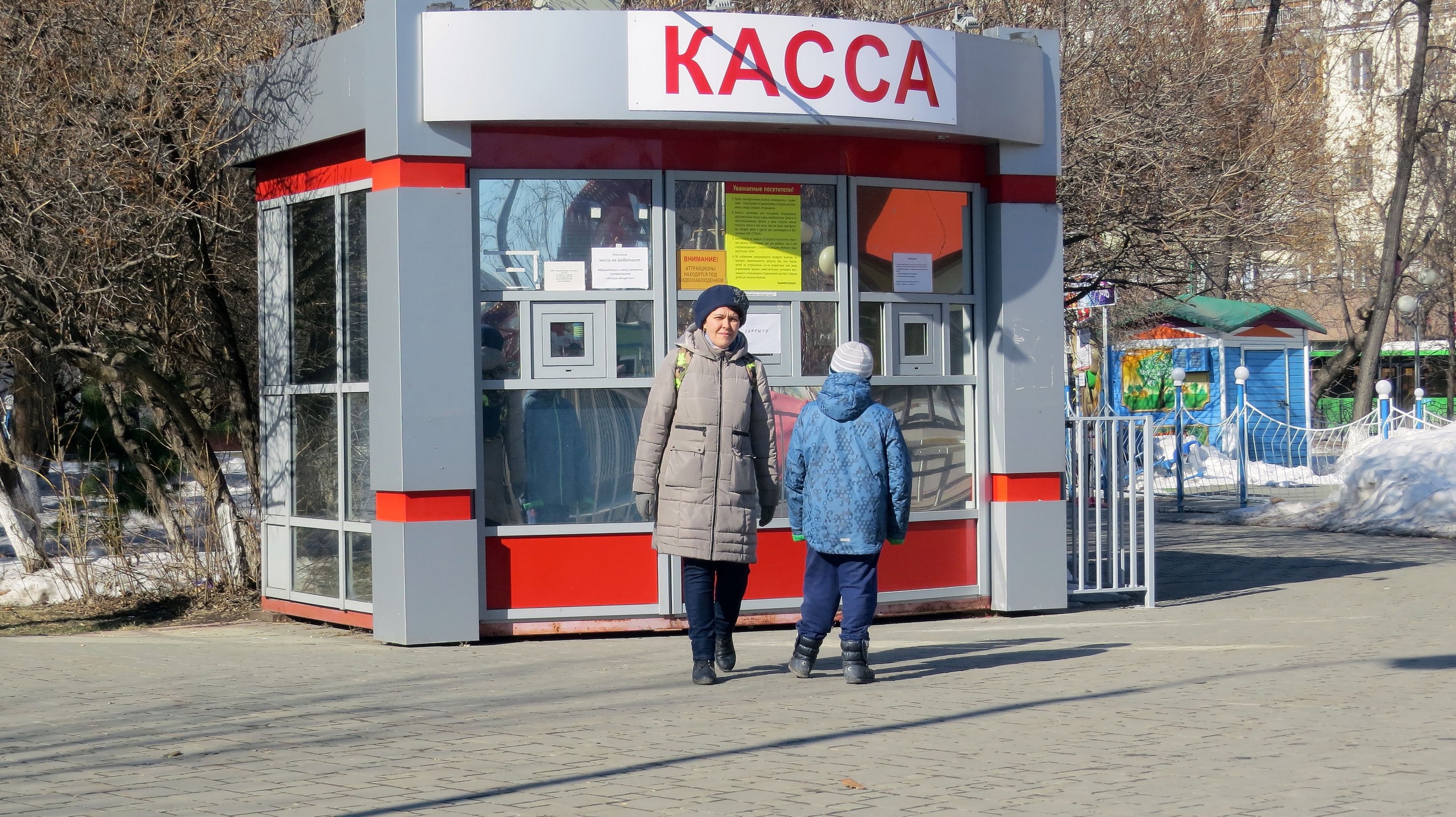 казанский вокзал пригородный кассовый зал. билетные кассы жд вокзала. казанский вокзал кассовый зал. жд касса тюмень телефон. кассы железнодорожных билетов.