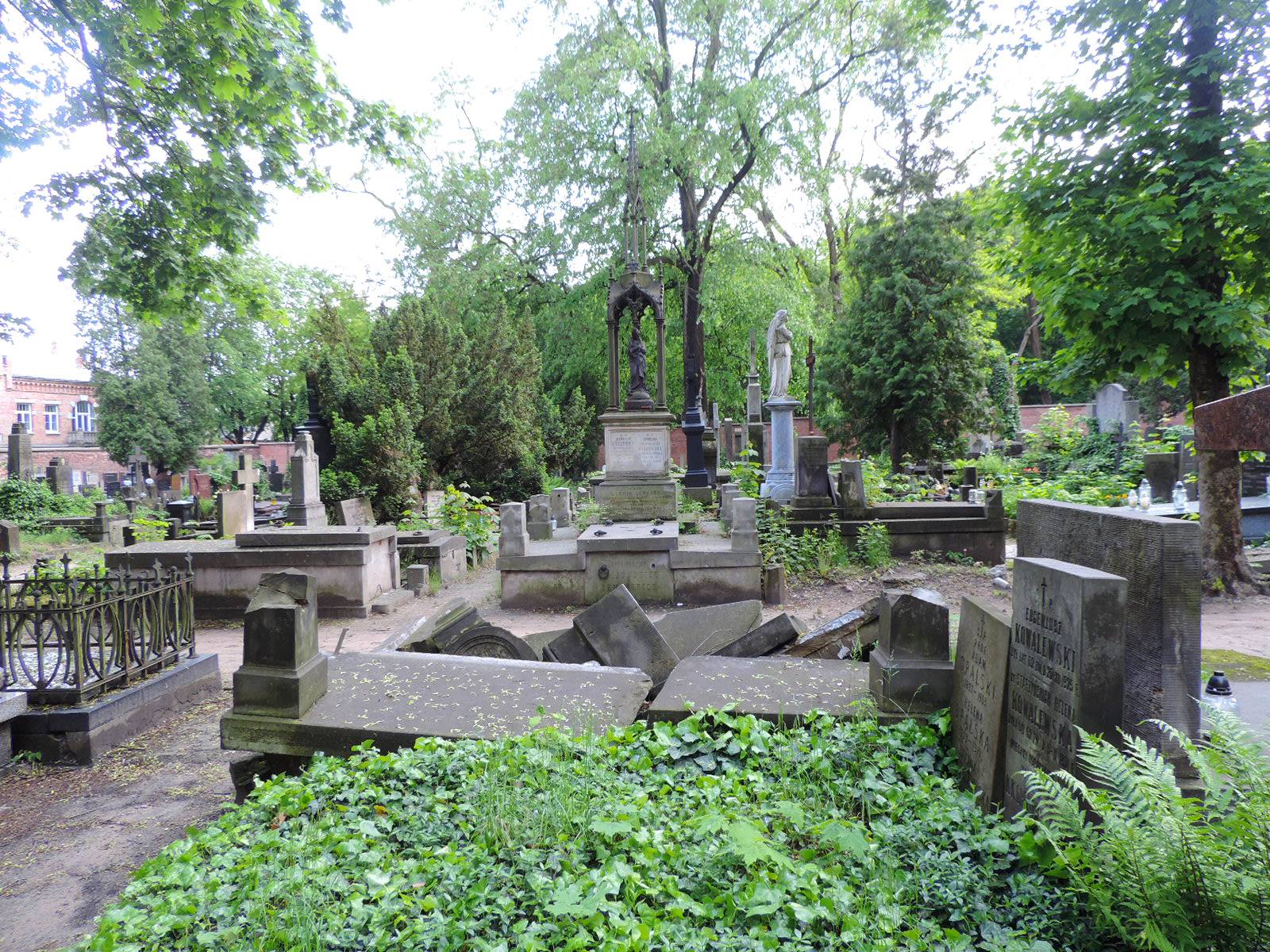 The grave of Kurowski family - Warsaw