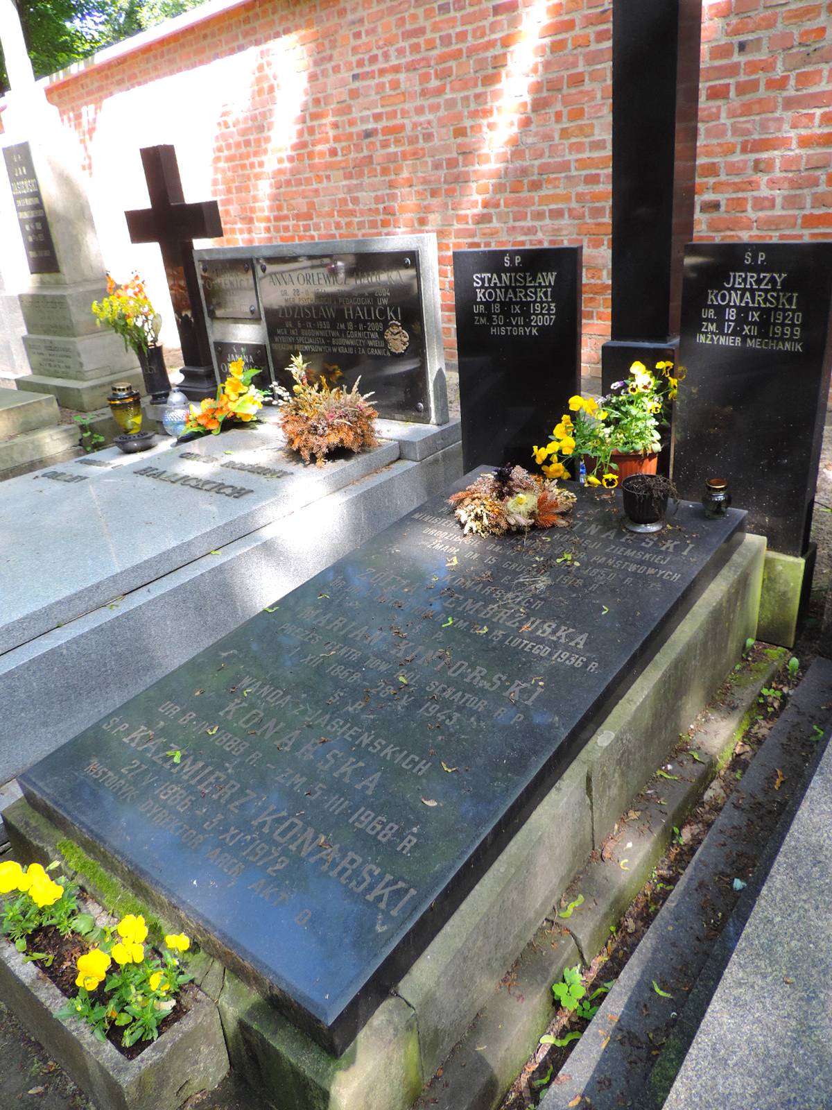 The grave of Stanisław Konarski - Warsaw | cross