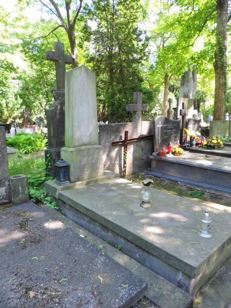 The grave of Daria Trafankowska - Warsaw | obelisk