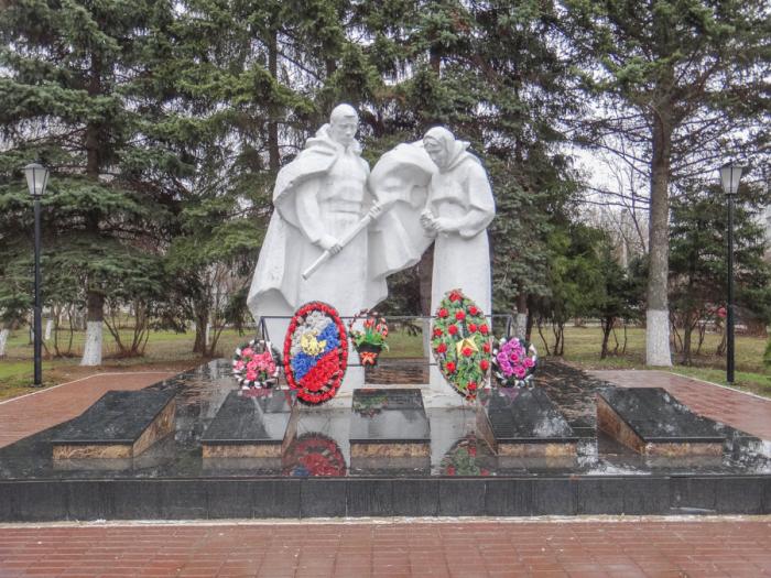 Поселок константиново московская область. Константиново (Раменский район). Село Константиново Раменский район. С Константиново Раменский район памятник. Константиново памятник погибшим.