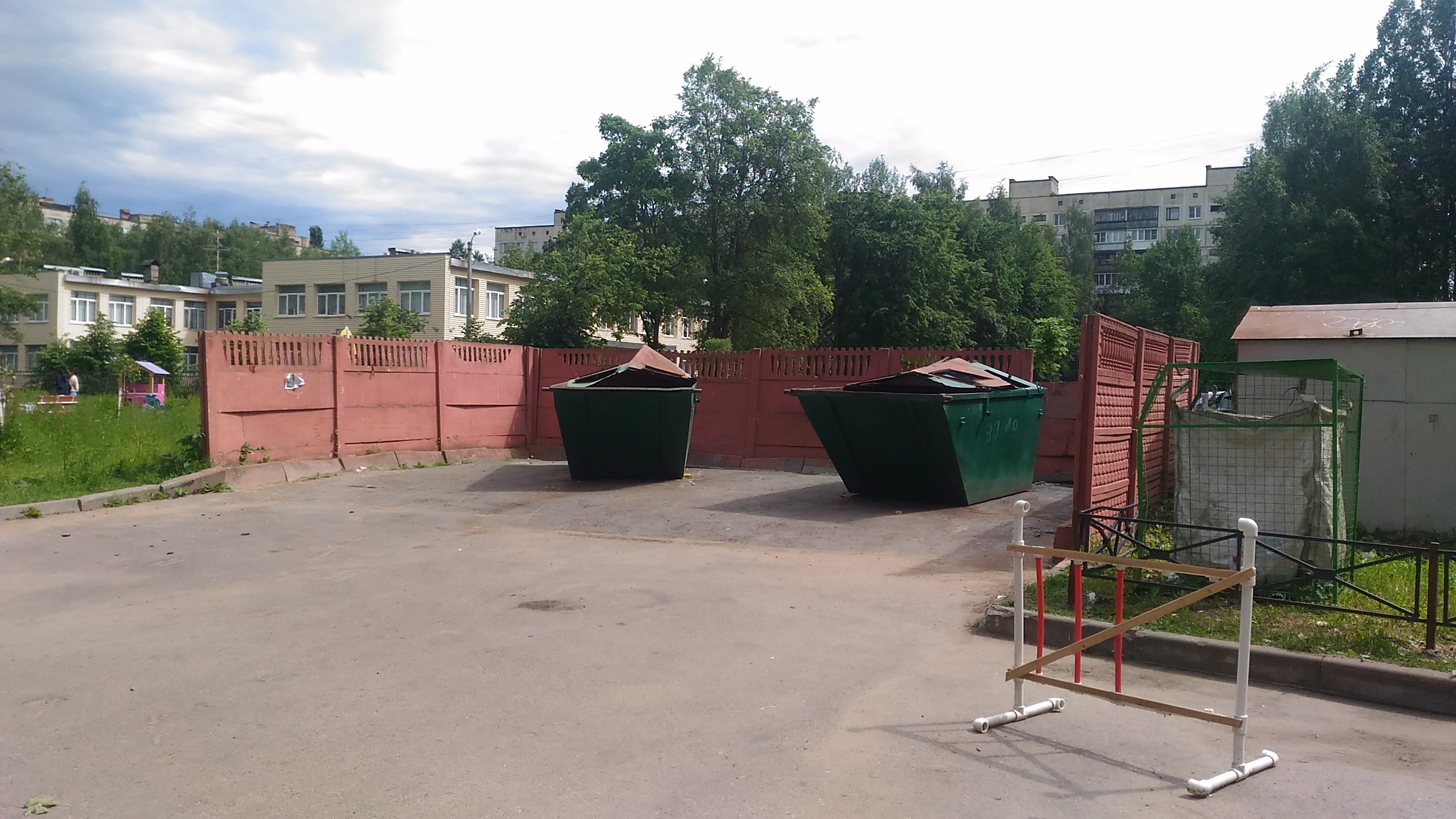 двор с мусором санкт петербург. фото мусора. объем вывезенного мусора. помойки в санкт-петербурге. мусорки в санкт-петербурге.