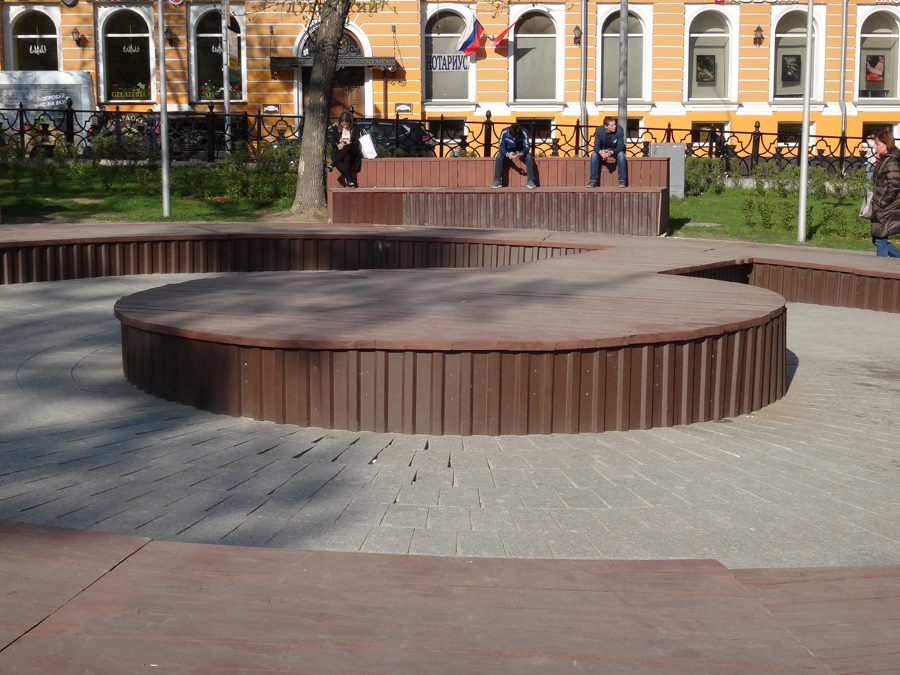 Летний театр парк динамо воронеж. Амфитеатр парк печатники. Парк сокольники амфитеатр. Деревянный лиственница амфитеатр парковый двухуровневый. Парк крылья советов казань сцена ракушка.