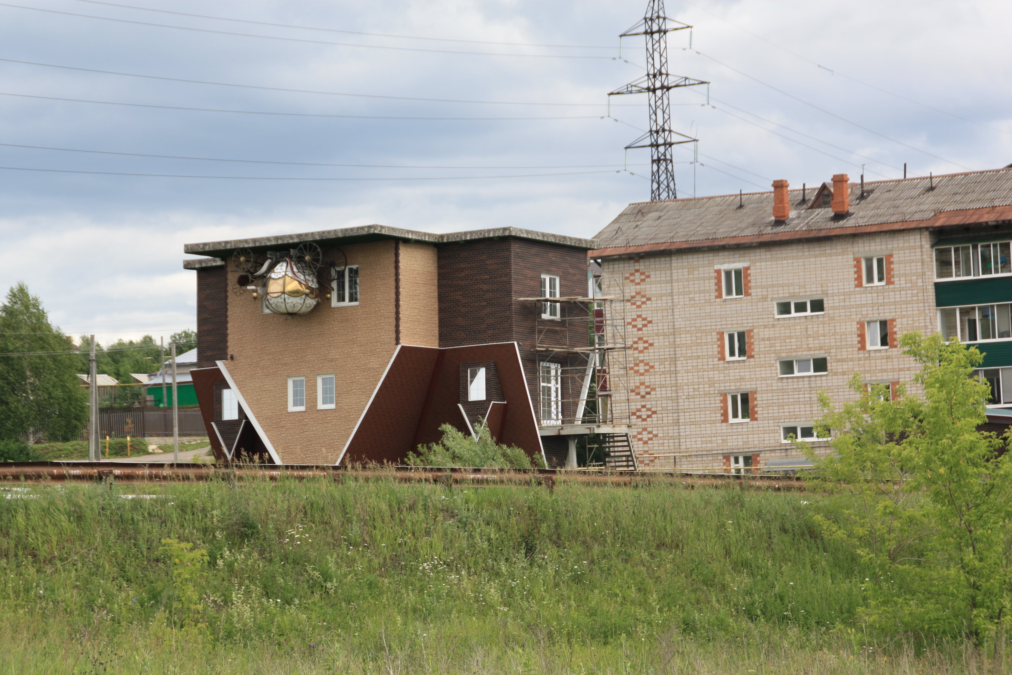 Дом перевертыш в Кунгуре