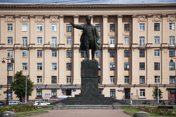 Кировское санкт петербург. Памятник с м Кирову (скульптор н. в. Томский). Памятник с. м. Кирову (Санкт-Петербург, Кировская площадь). Проспект Стачек памятник Кирову. Памятник Кирову в Санкт-Петербурге на Кировской площади.