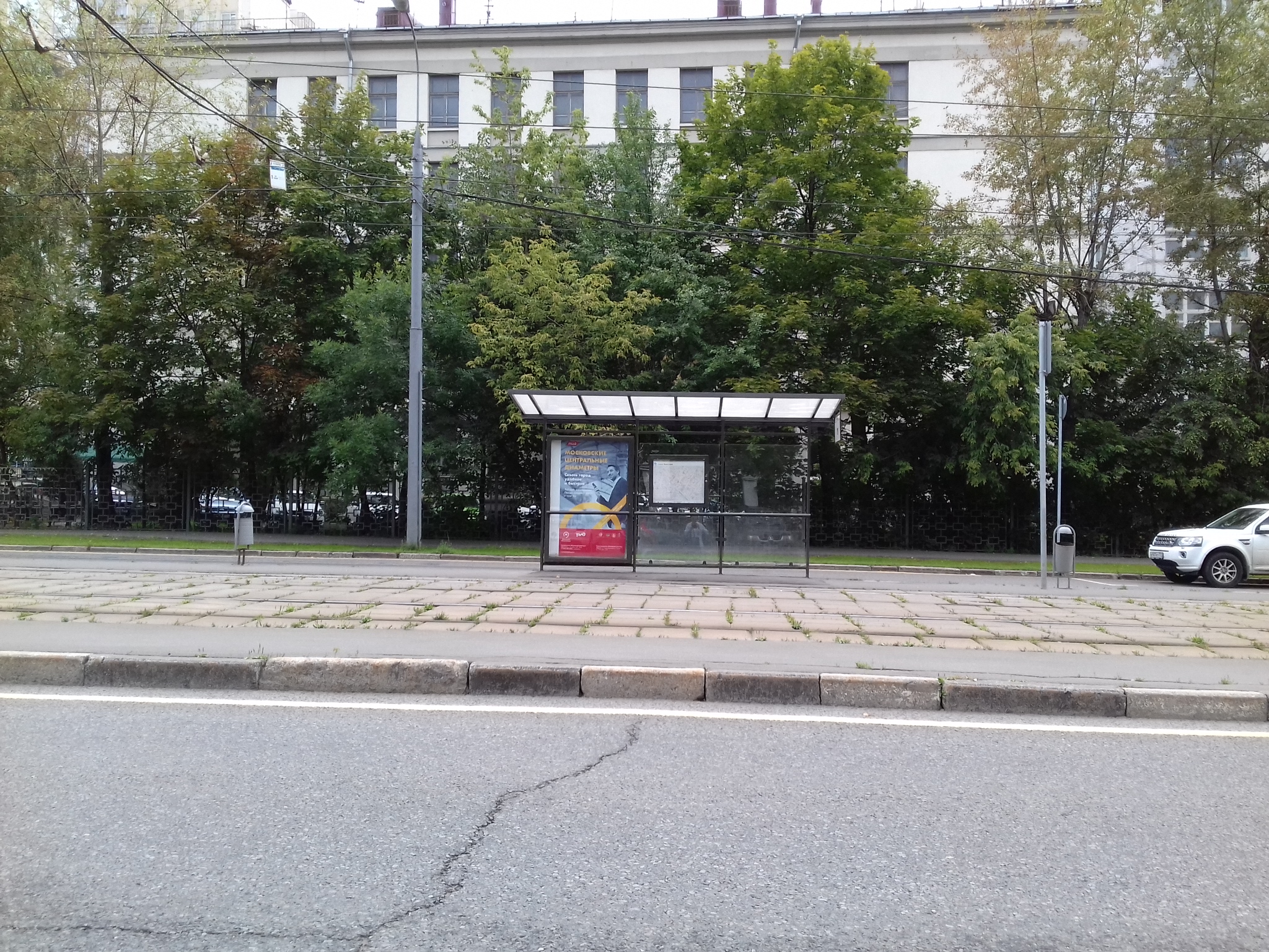 Трамвайная остановка улица