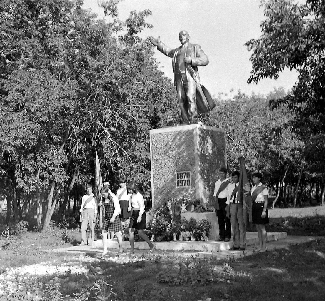 памятник ленину в набережных челнах