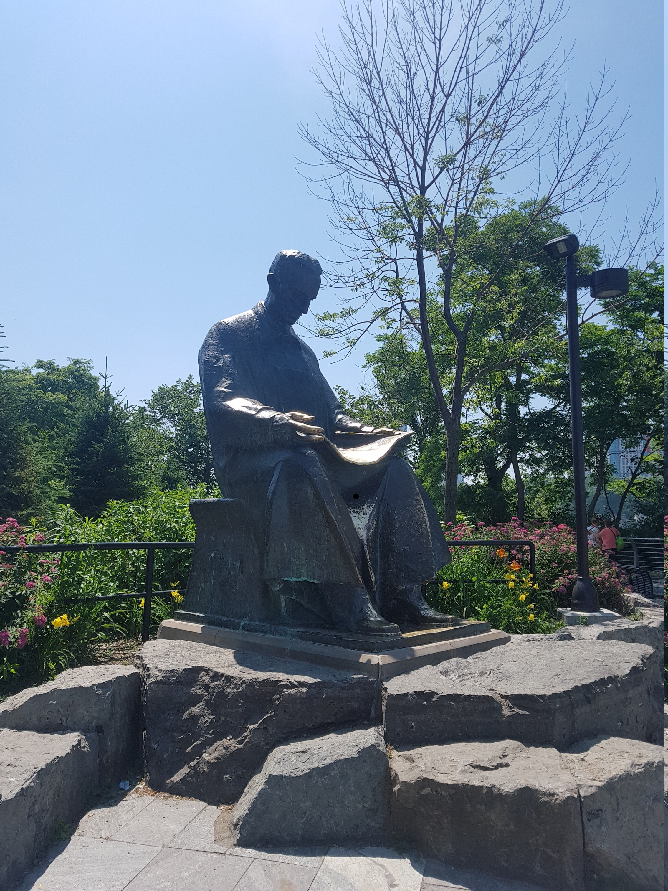 Statue of Nikola Tesla Niagara Falls, New York