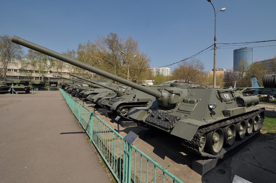 Soviet tank destroyer SU-100 - Moscow