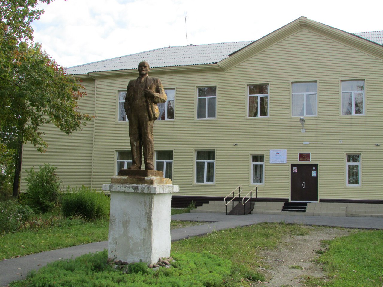 Гремячинск. Г Гремячинск Пермский край. Театр памятник Ленину город Гремячинск Пермский край. Дворец культуры Гремячинск. ДК Гремячинск Пермский край.